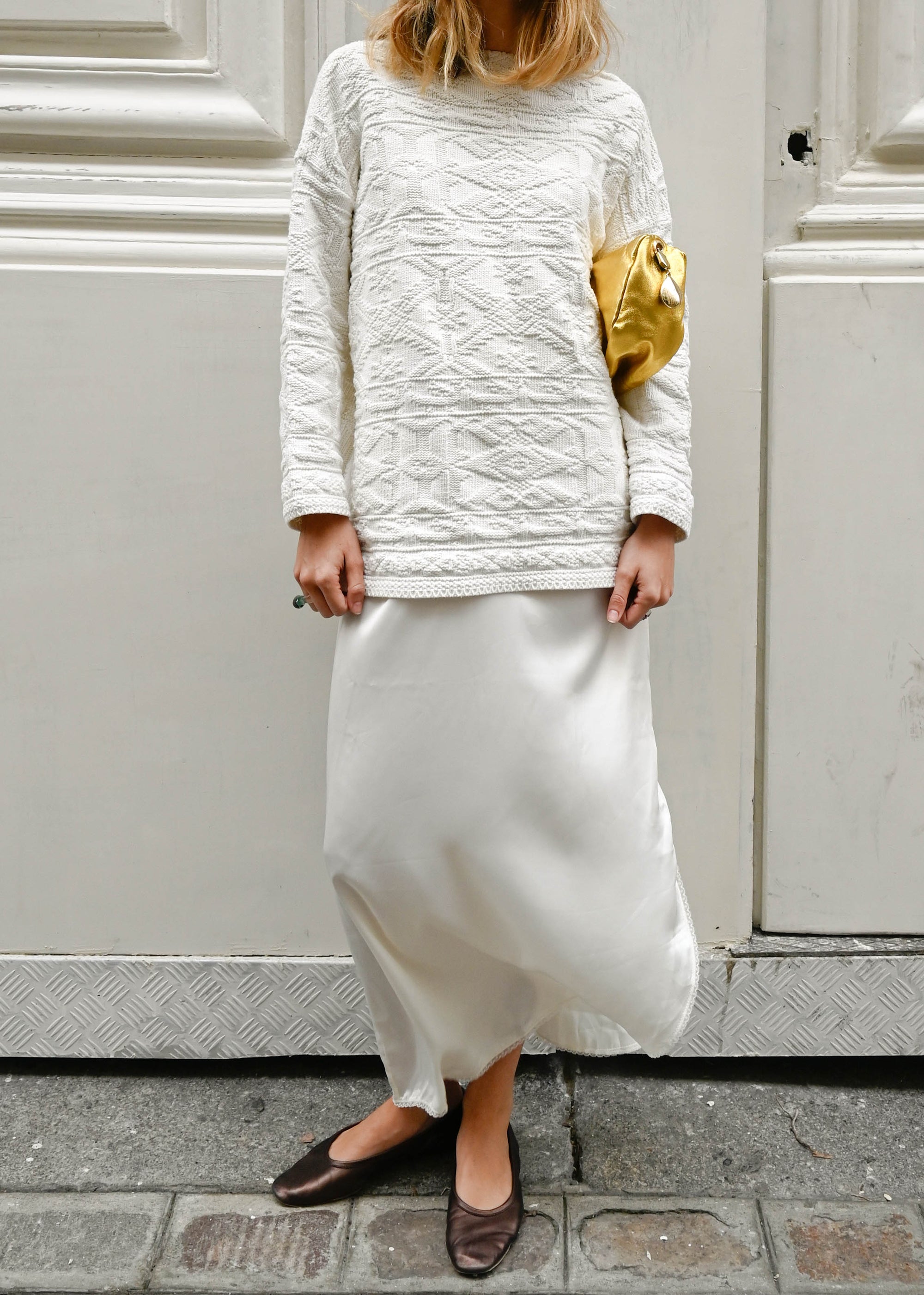WHITE SWEATER