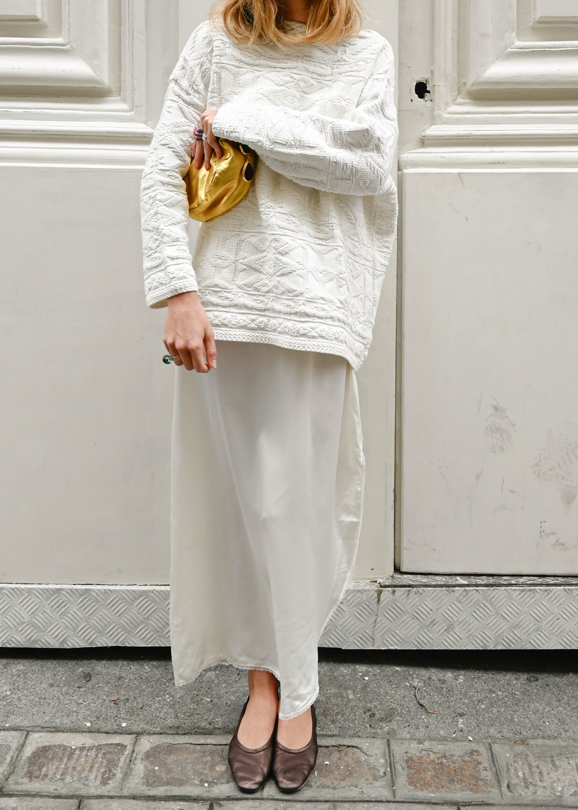 WHITE SWEATER