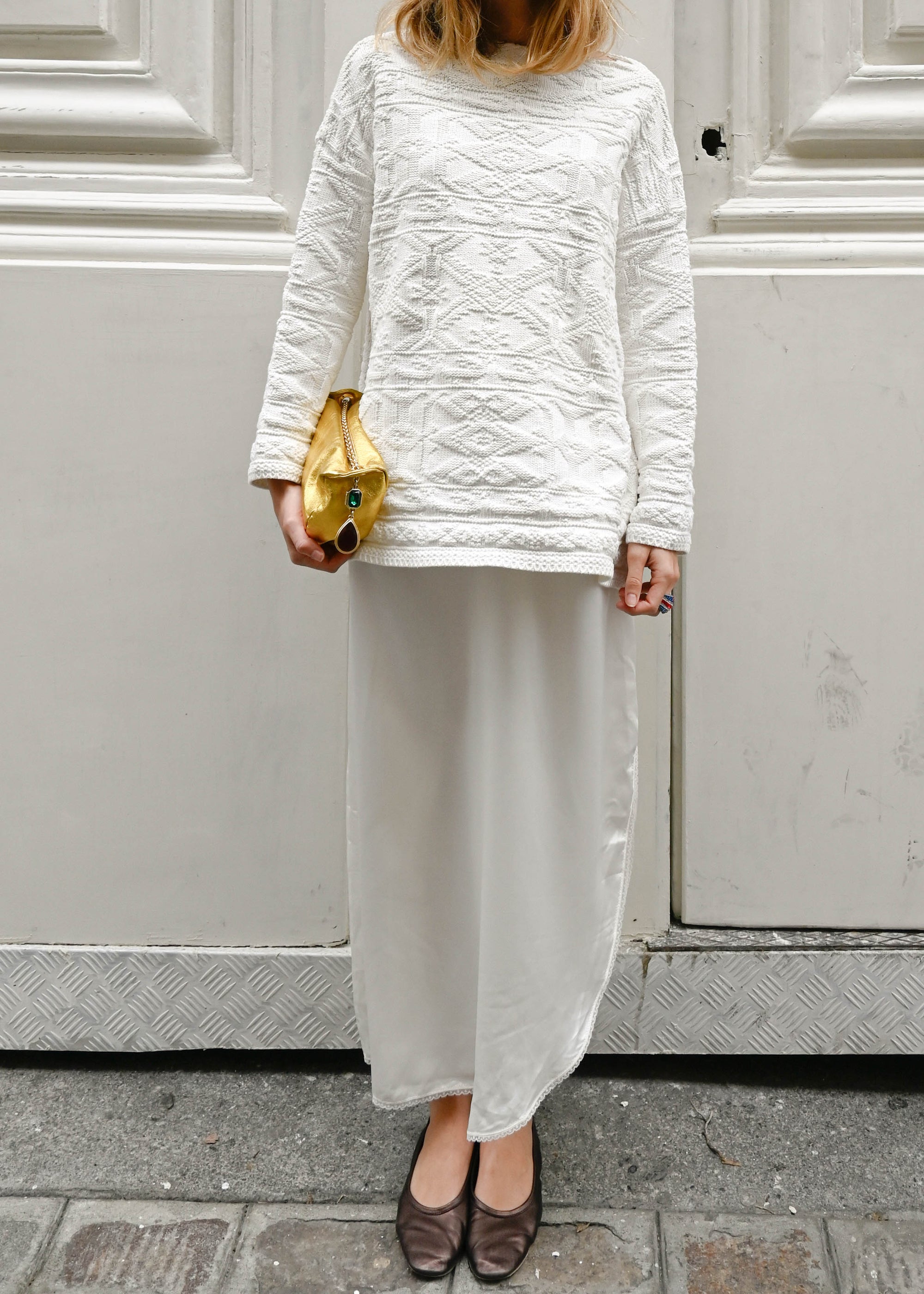 WHITE SWEATER