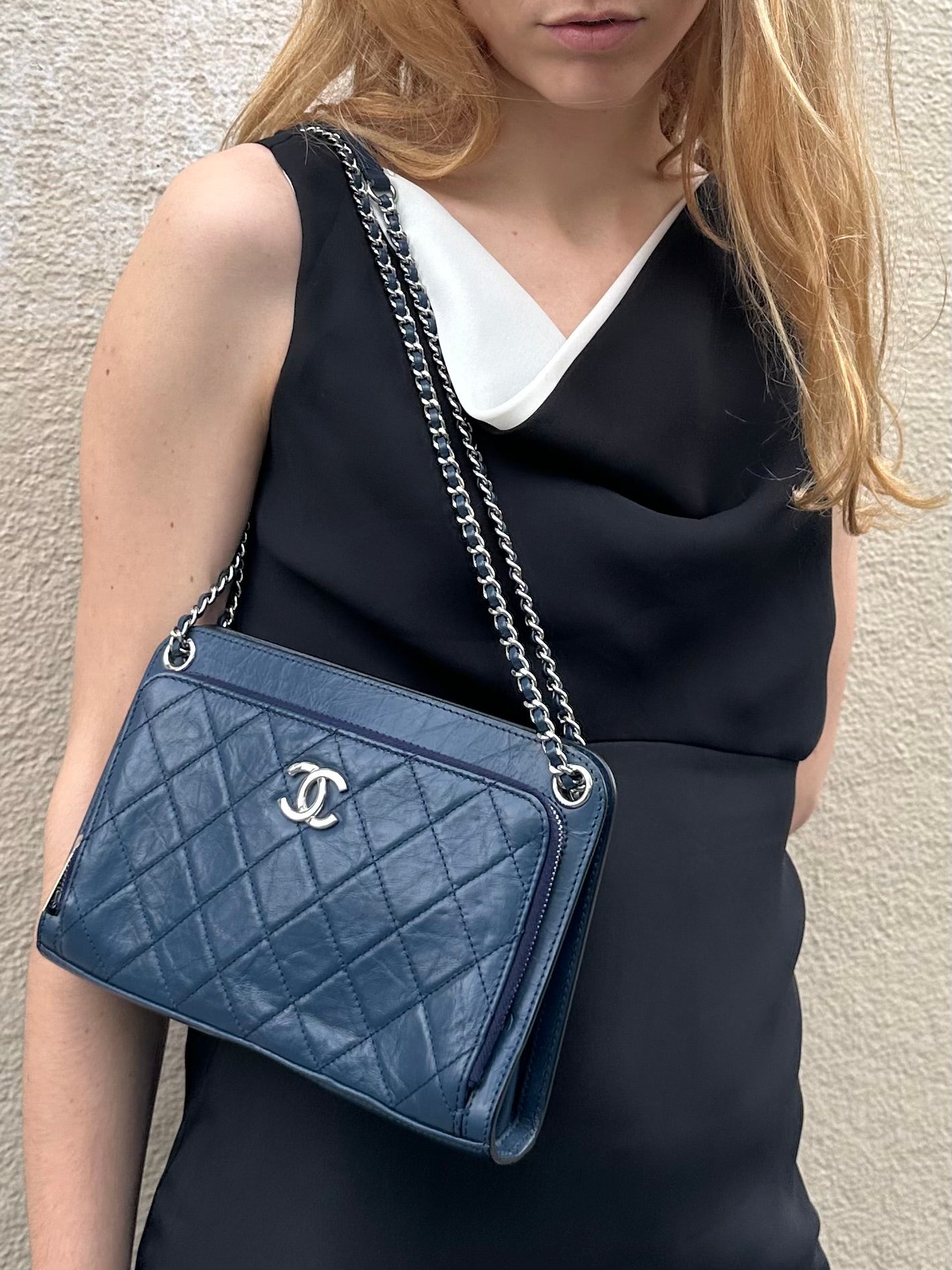 CHANEL LEATHER PURSE