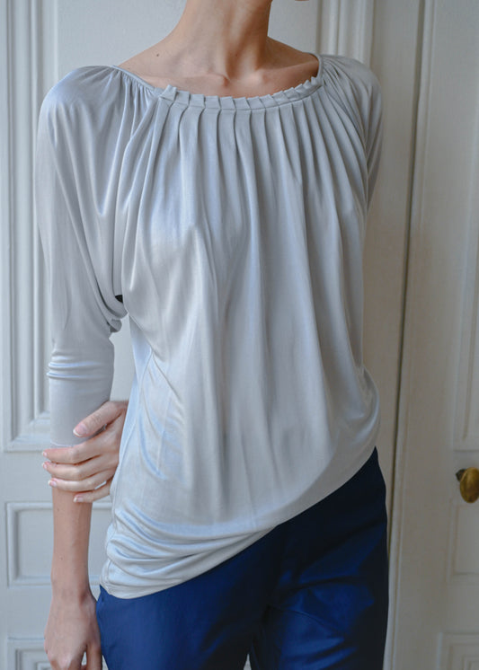 Vintage light grey draped top, front close-up of the gathered neckline, TURN Paris