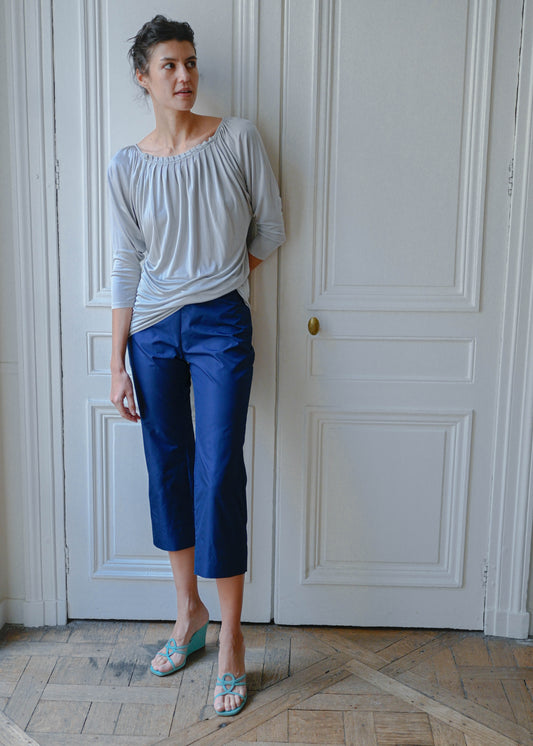 Vintage light grey draped top, front view, worn with blue cropped trousers, TURN Paris