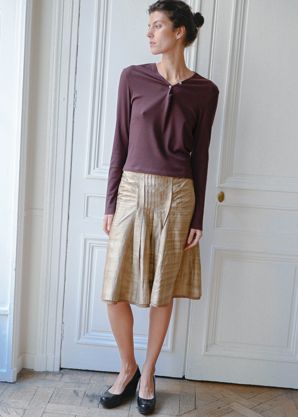 Gold pleated skirt, vintage, TURN Paris (front view)