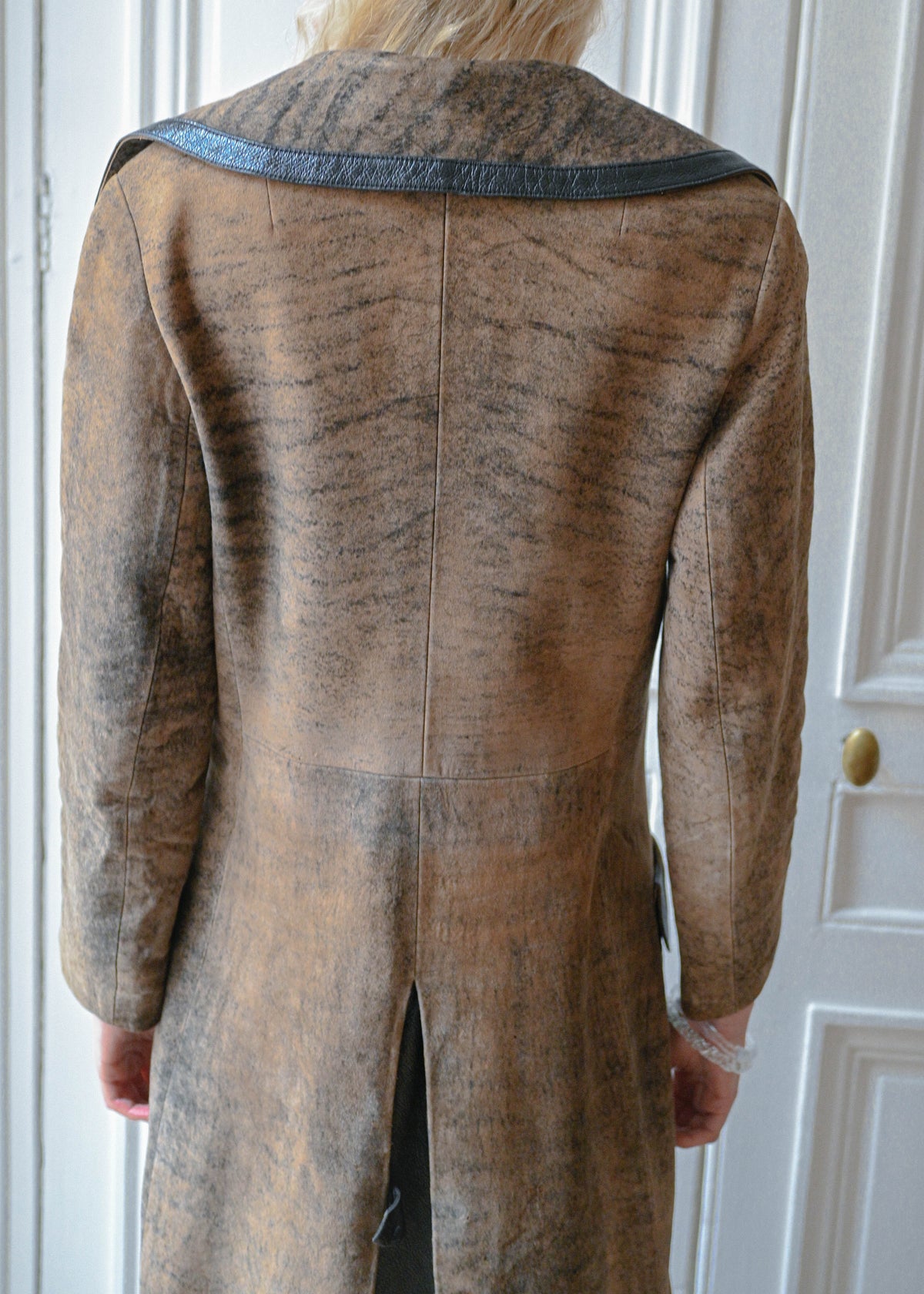 Vintage leather coat, back view, TURN Paris