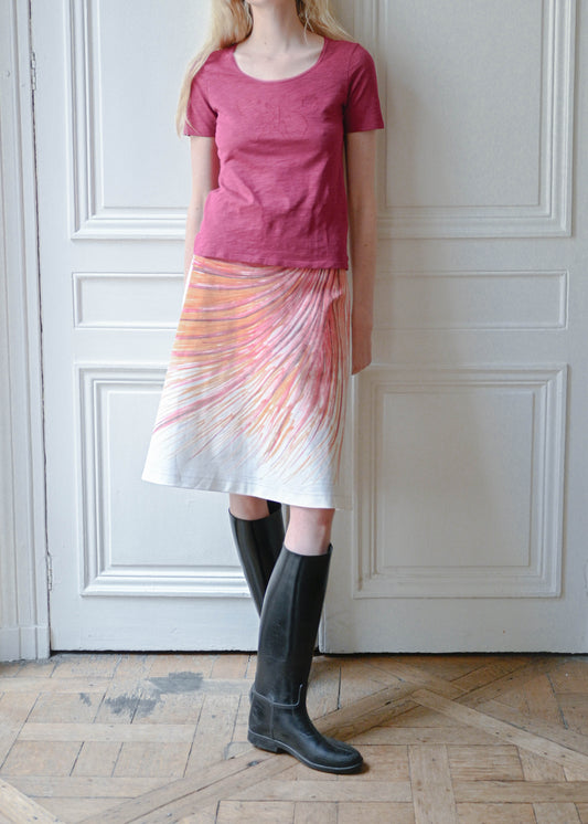 Vintage fuchsia short sleeve tee, worn with a white printed skirt, front view, TURN Paris