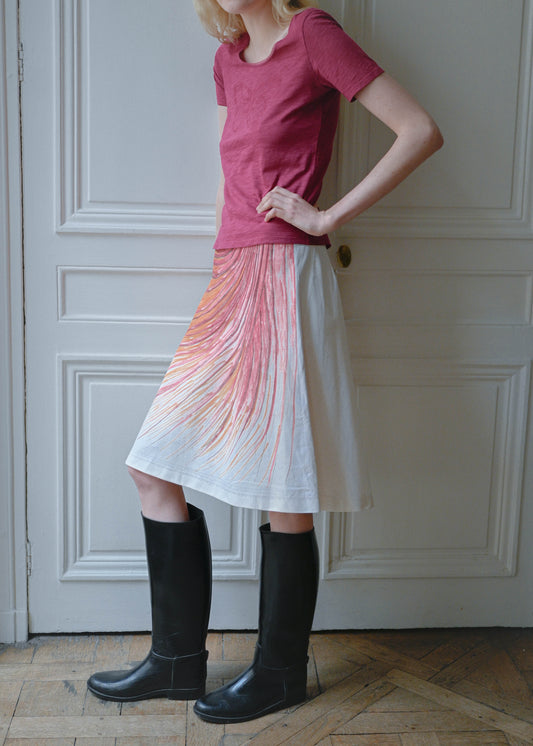 Vintage fuchsia short sleeve tee, worn with a white printed skirt, close up, TURN Paris