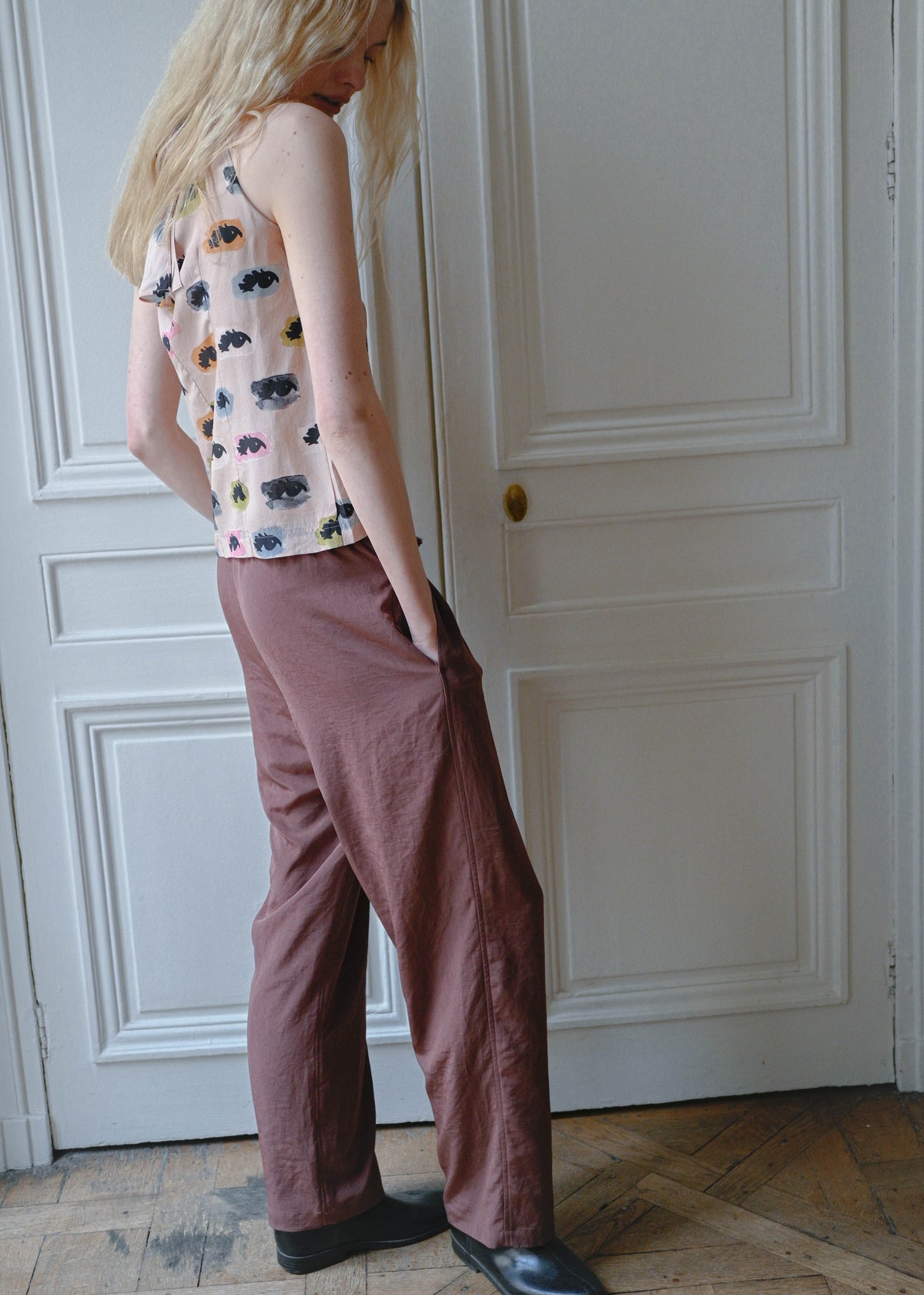 Vintage Moschino sleeveless top with an eyes print, worn with the TURN Loose Pant in burgundy, close up, TURN Paris