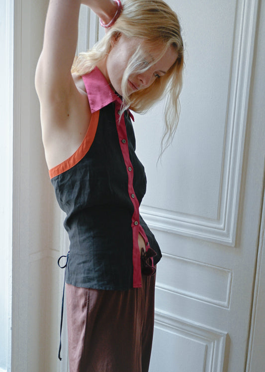 Vintage black silk sleeveless top with a pink collar, orange piping and an open back, close up, TURN Paris