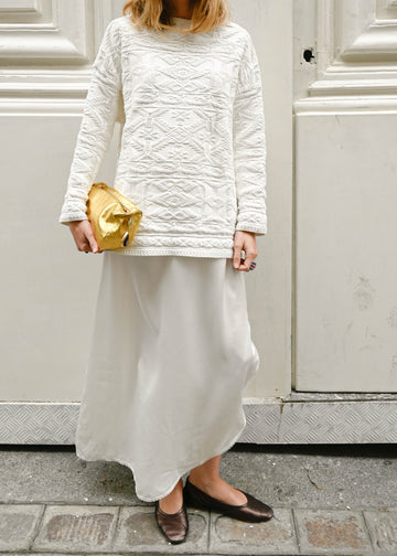 WHITE SWEATER