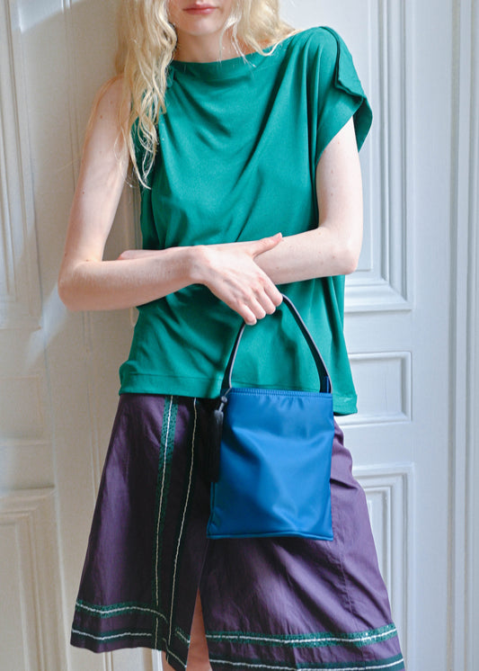 TURN Paris Orsi bag in blue, a functional and sturdy bucket bag made in Italy that keeps its shape however full.