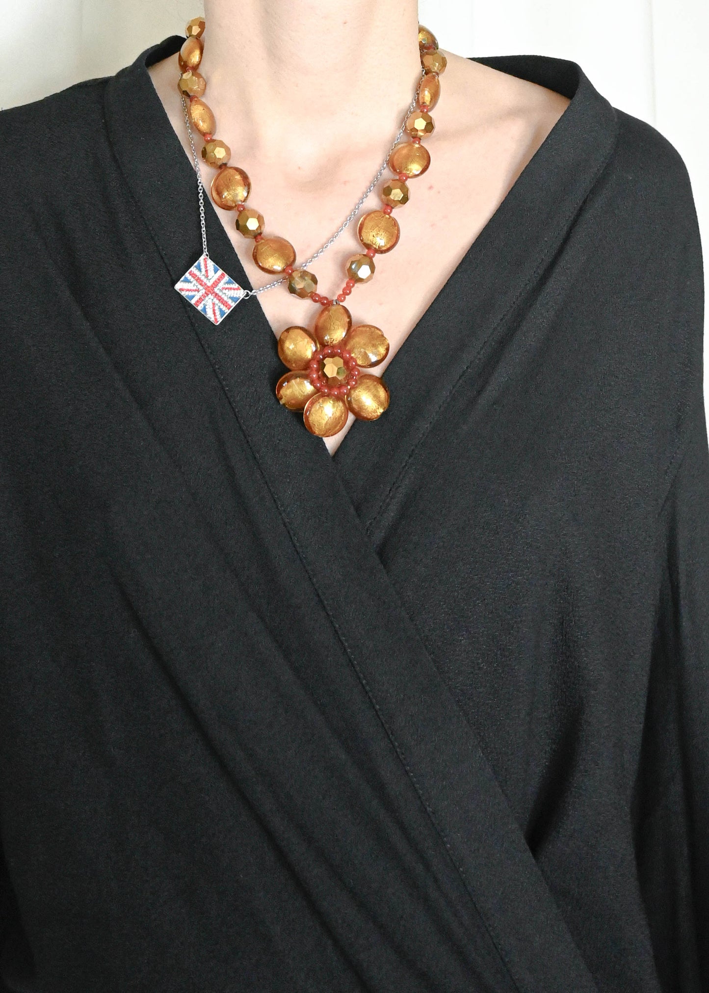 GLASS FLOWER NECKLACE