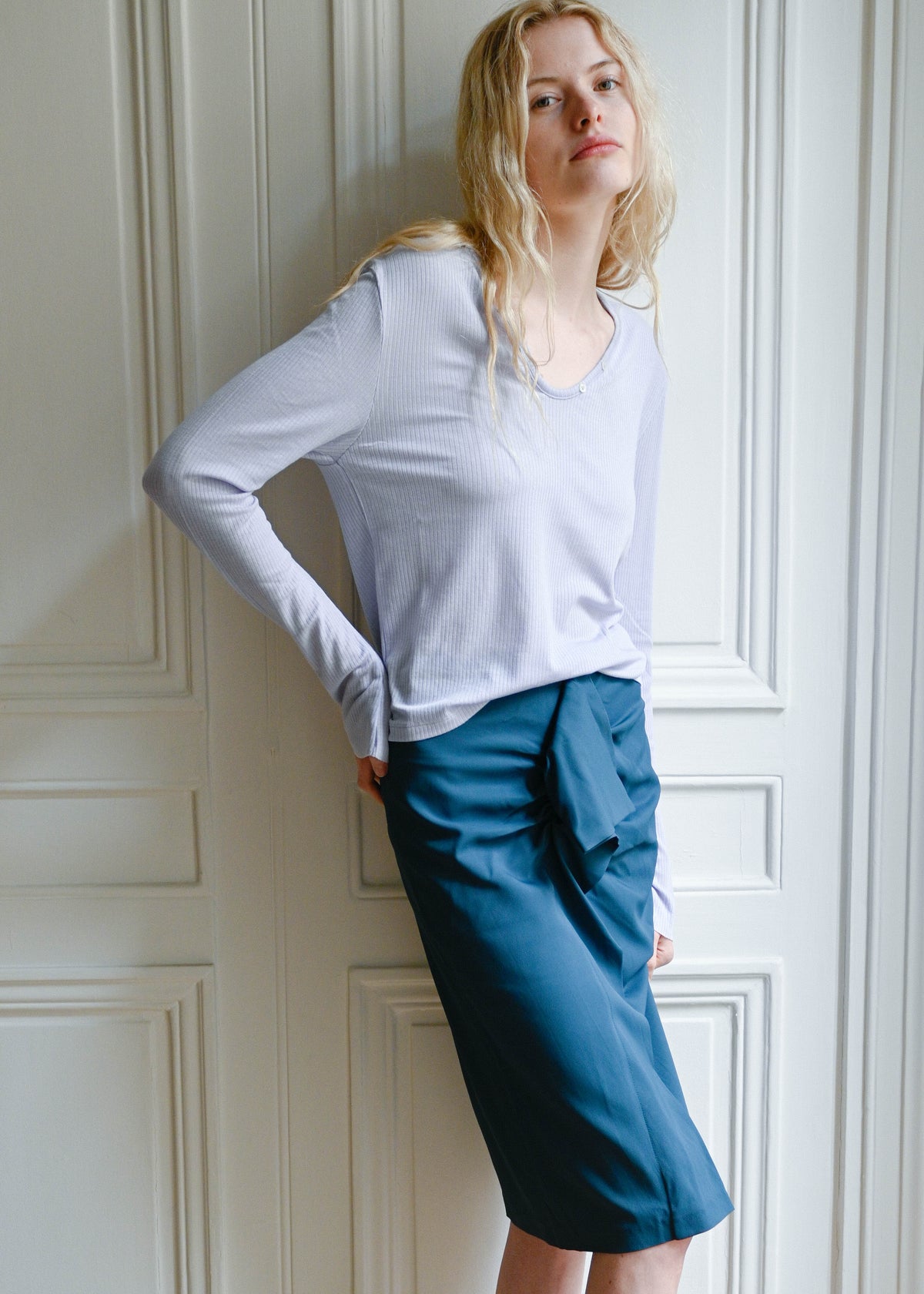 TURN Paris Tunisien-style top in lavender with long sleeves, made of Japanese lyocell, silk and wool blend with pearl buttoning.