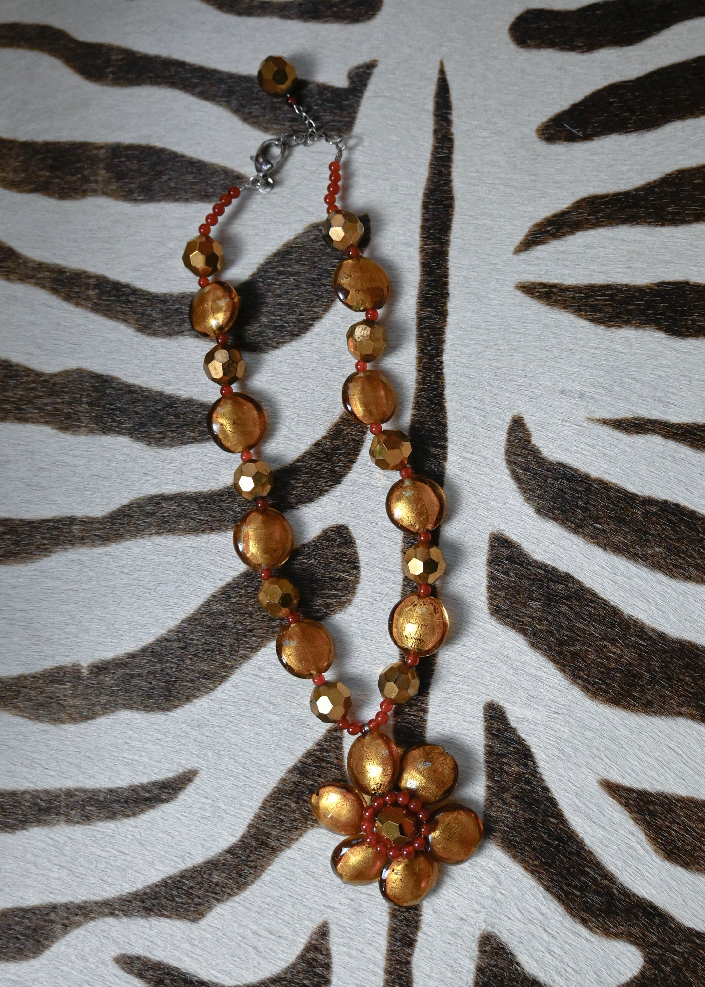 GLASS FLOWER NECKLACE