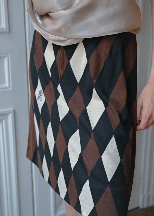 Diagonal check wool skirt, close-up