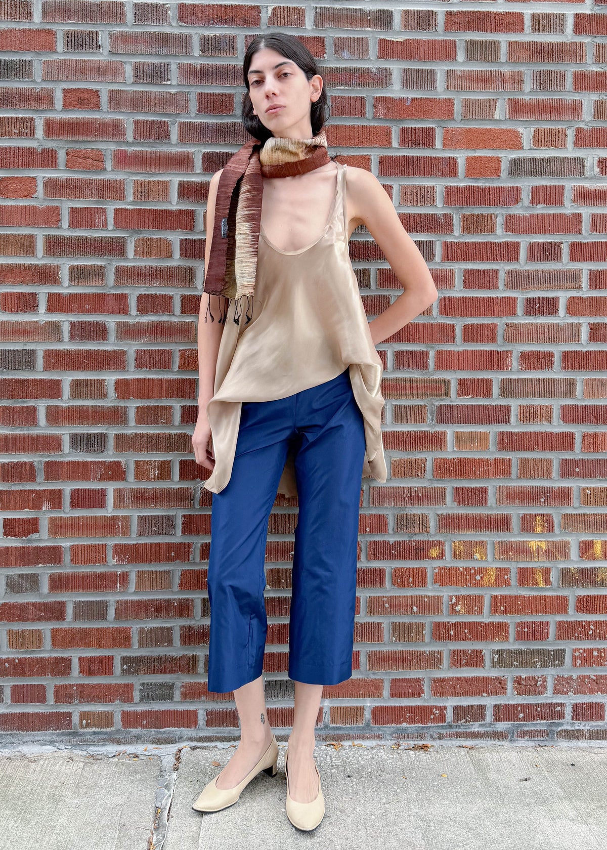 TURN Paris capri in navy silk, cut to fall below the knee for a tailored feel, with an invisible side zipper. 100% silk.