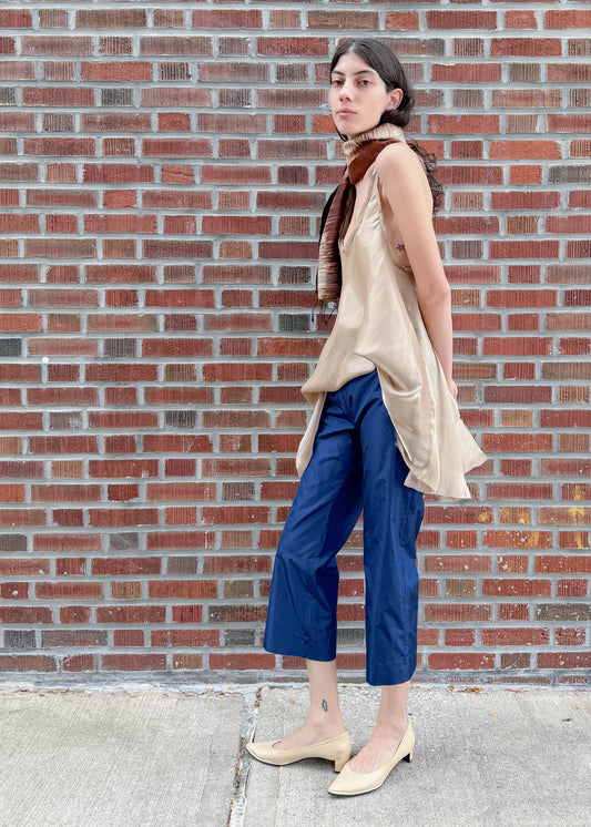 TURN Paris capri in navy silk, cut to fall below the knee for a tailored feel, with an invisible side zipper. 100% silk.