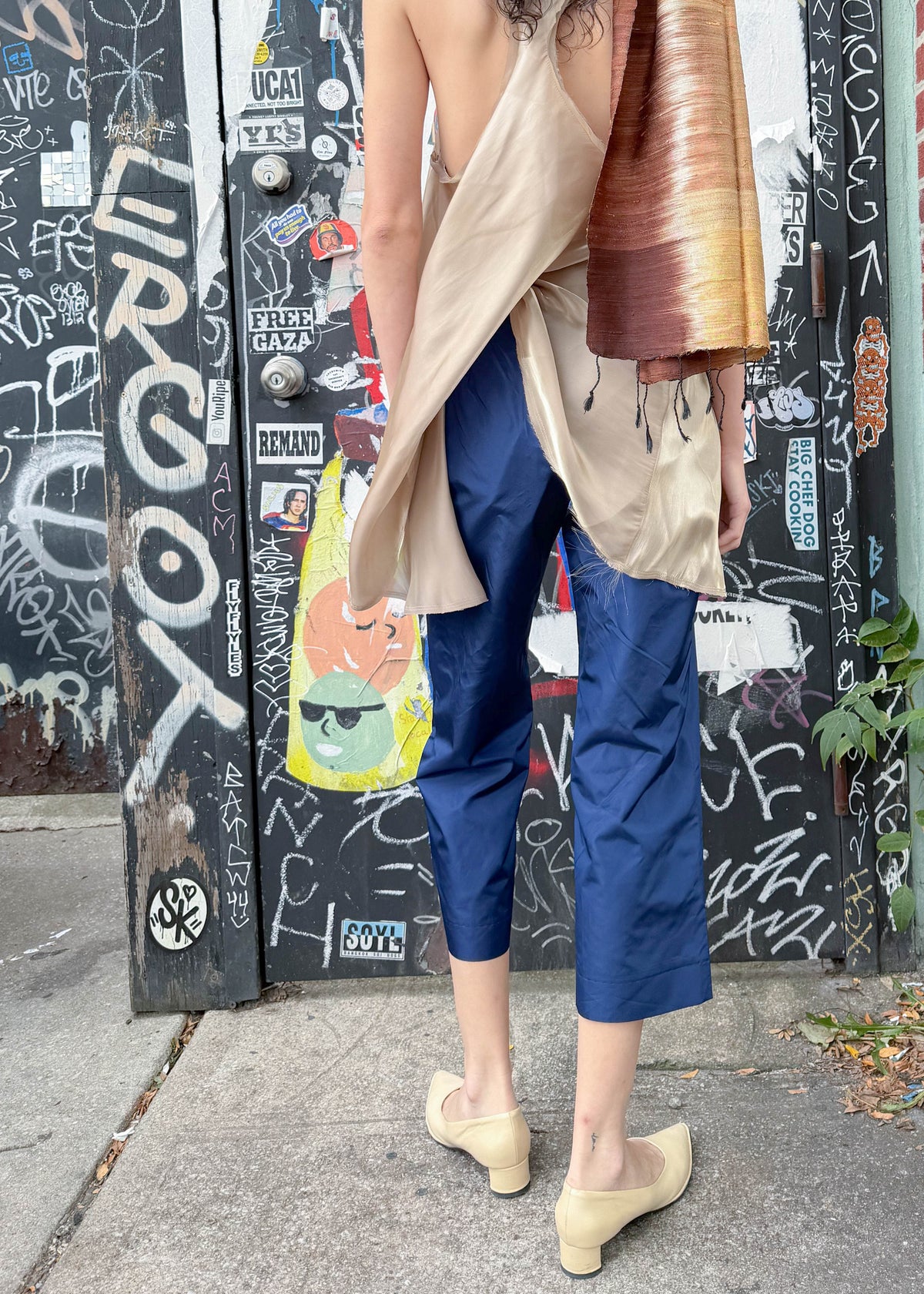 TURN Paris capri in navy silk, cut to fall below the knee for a tailored feel, with an invisible side zipper. 100% silk.